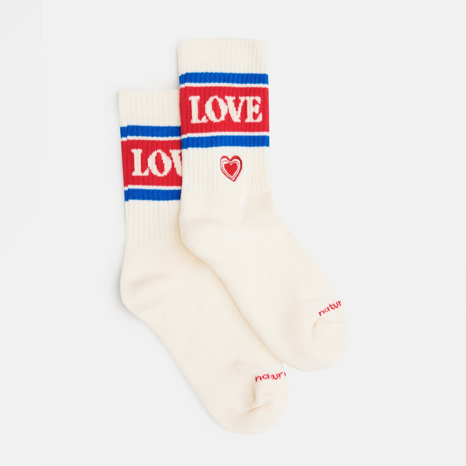 Naturweiße Bio-Tennissocken Love & Peace mit Schriftzug, roter Herz-Stickerei und sportlichen blauen Streifen – Natural Vibes Clothing