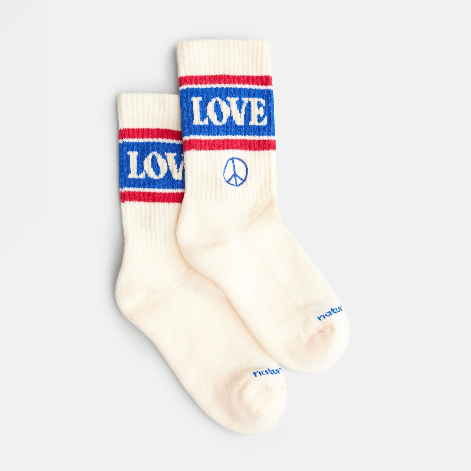 Naturweiße Bio-Tennissocken Peace & Love mit Schriftzug, blauem Peace-Zeichen und sportlichen roten Streifen – Natural Vibes Clothing