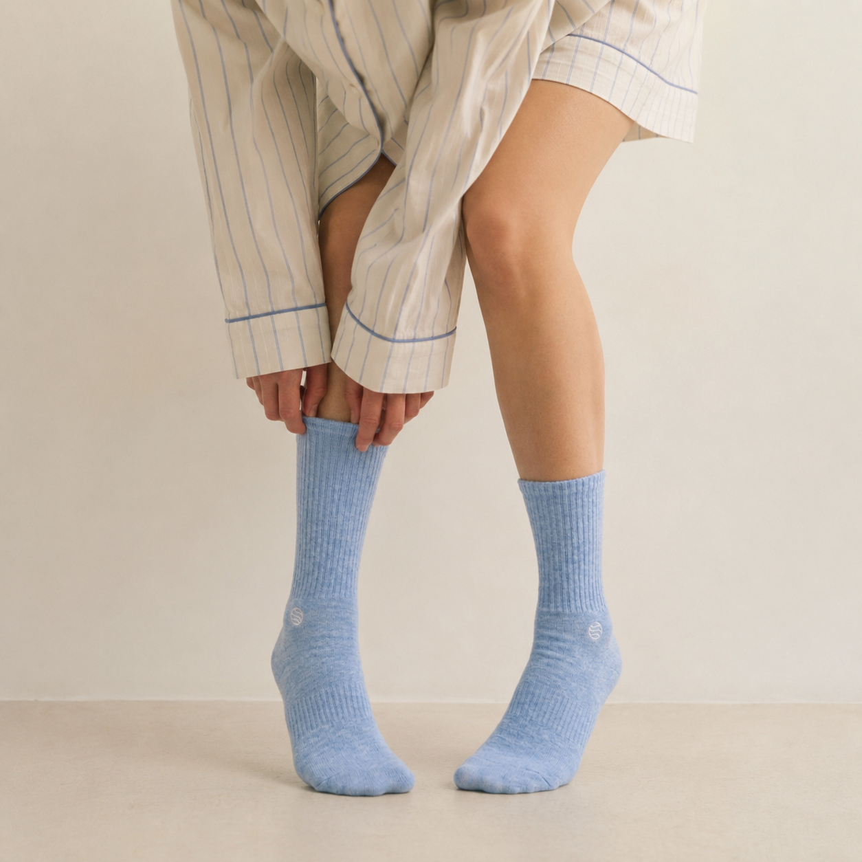 Mit Socken schlafen – oder besser barfuß?