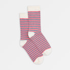 Gestreifte Morning Socken mit feinen Streifen in Rot Blau und Naturweiß von Natural Vibes Clothing