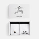 Yoga Socken Geschenkset mit Warrior und Team Savasana Bio-Tennissocken in Geschenkbox – Natural Vibes Clothing