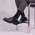 Schneeflocke Socken kombiniert mit Loafern am Model - Natural Vibes Clothing